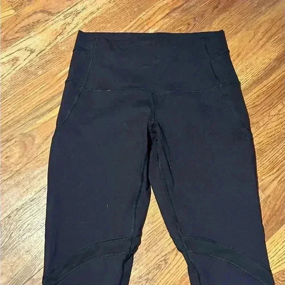 Lululemon Athletica Black Mesh Insert Leggings, Size 6 - Picture 5 of 8